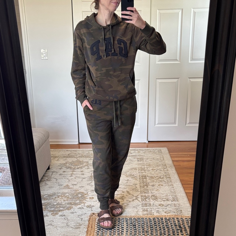 GAP Factory Green Camouflage Jogger Pant Sweatsuit Mens Size S